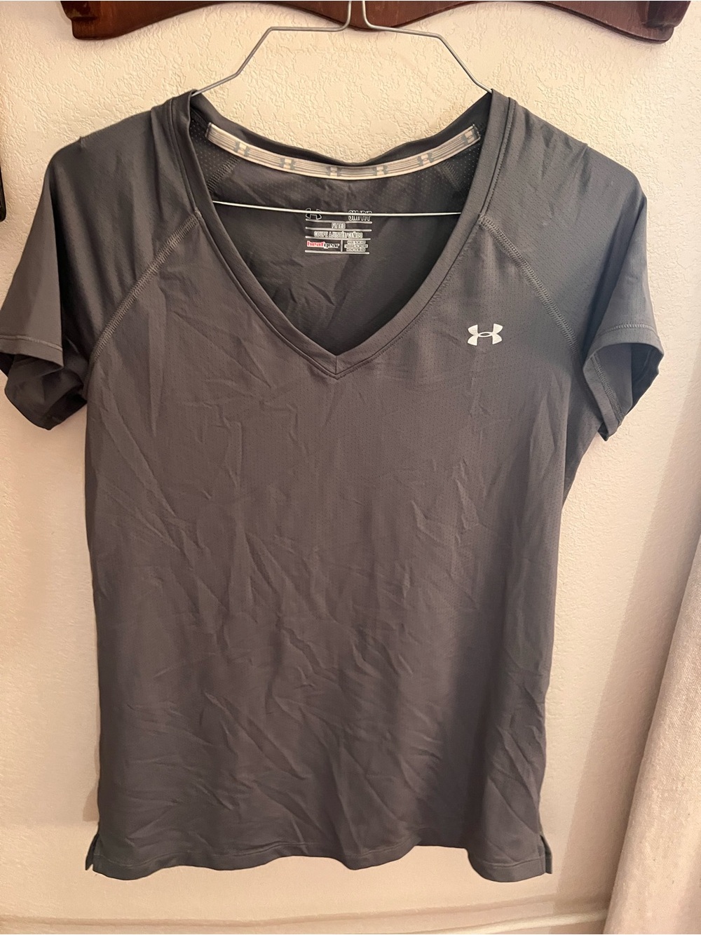 Under Armour Women's Short-Sleeve V-Neck Performance Tee — Charcoal Gray